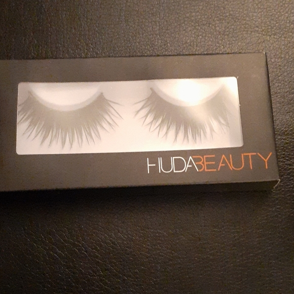 Lashes - Picture 4 of 4